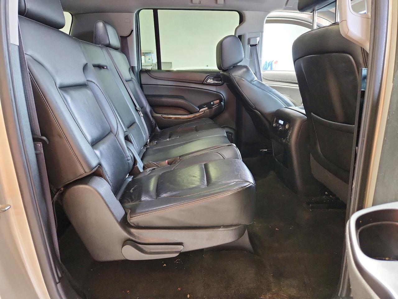 2015 Chevrolet Suburban K1500 Lt - zdjęcie 11