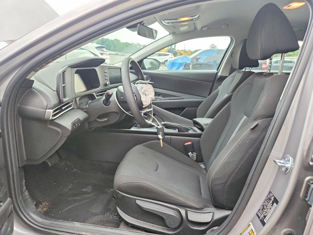 2025 Hyundai Elantra Se - zdjęcie 7