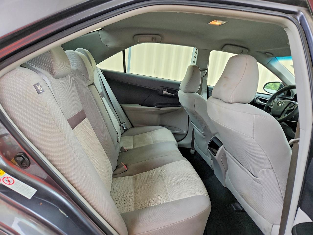2014 Toyota Camry Le - zdjęcie 10