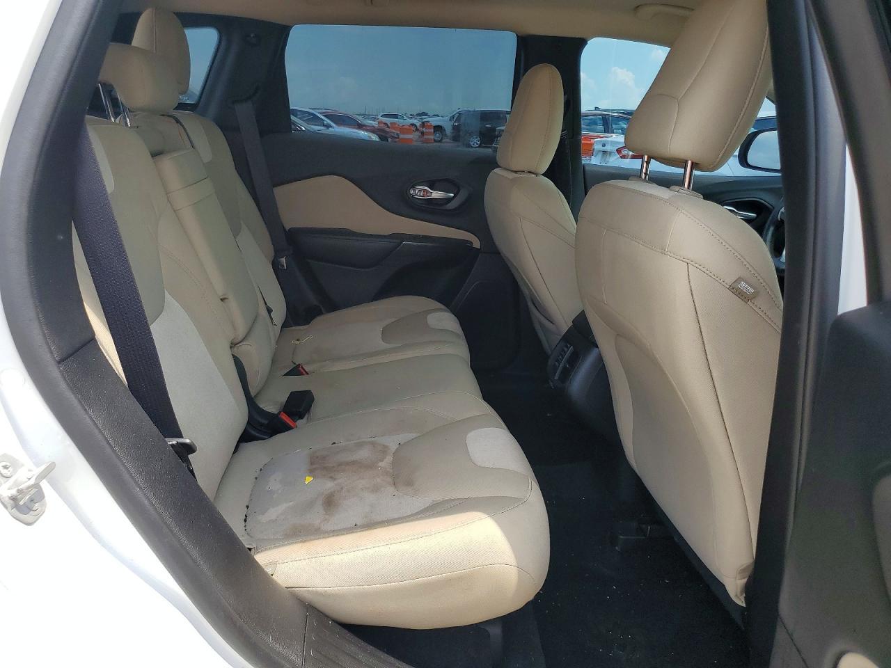 2016 Jeep Cherokee Sport - zdjęcie 10