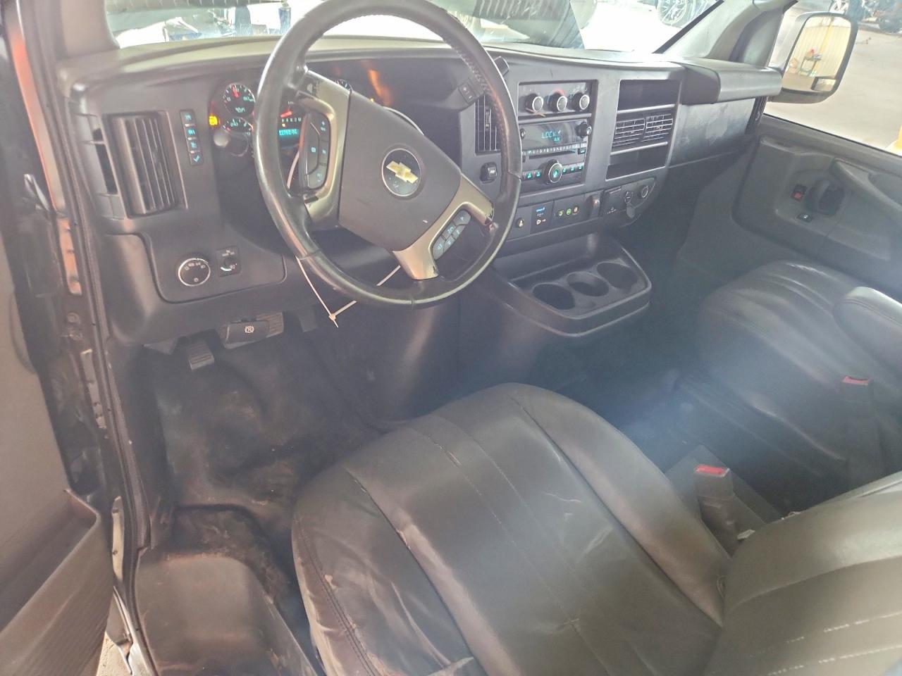 2015 Chevrolet Express G2500 - zdjęcie 8