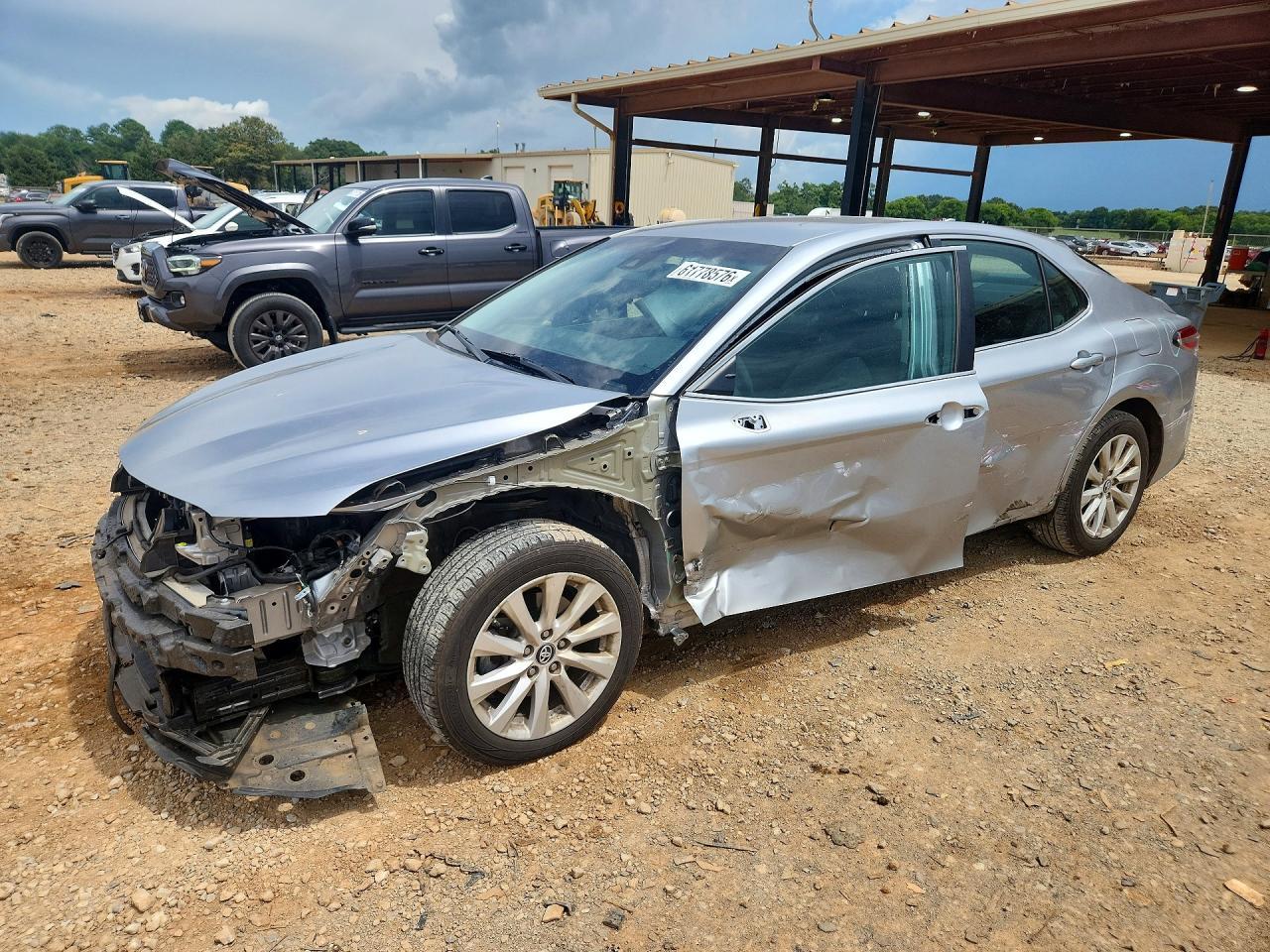 2019 Toyota Camry Le - zdjęcie główne