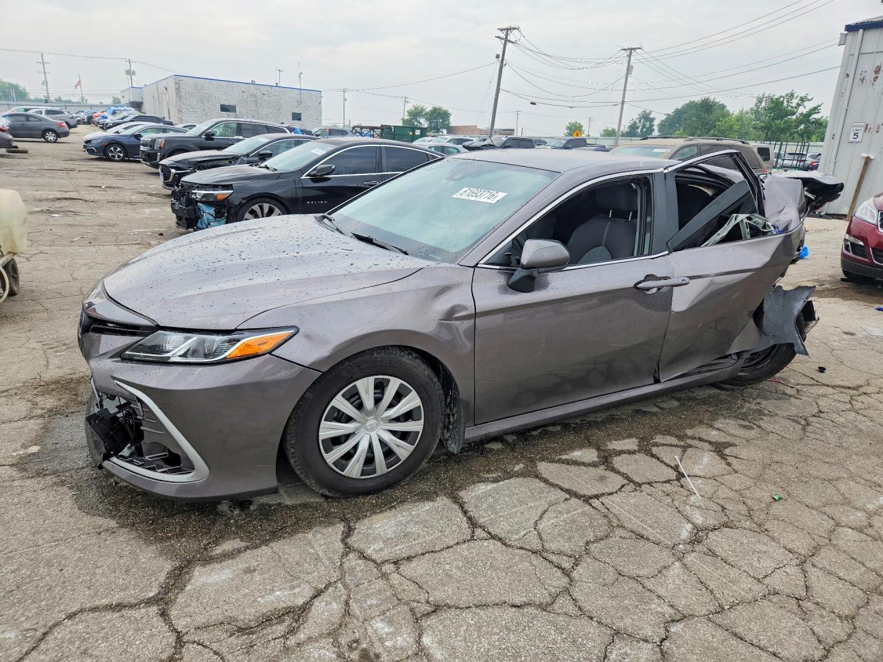 2024 Toyota Camry Le - zdjęcie główne