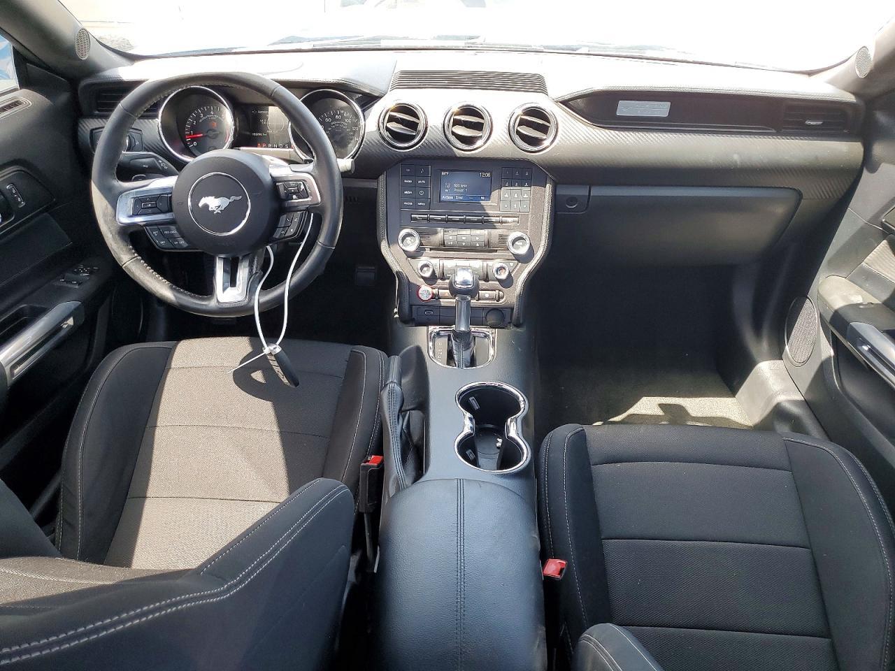 2017 Ford Mustang - zdjęcie 8