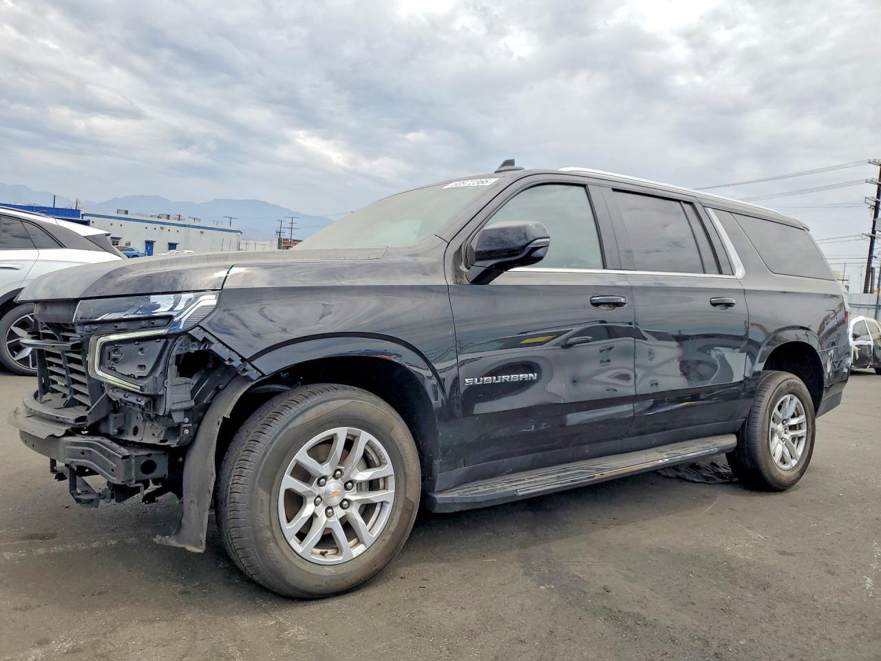 2024 Chevrolet Suburban C1500 Lt - zdjęcie główne