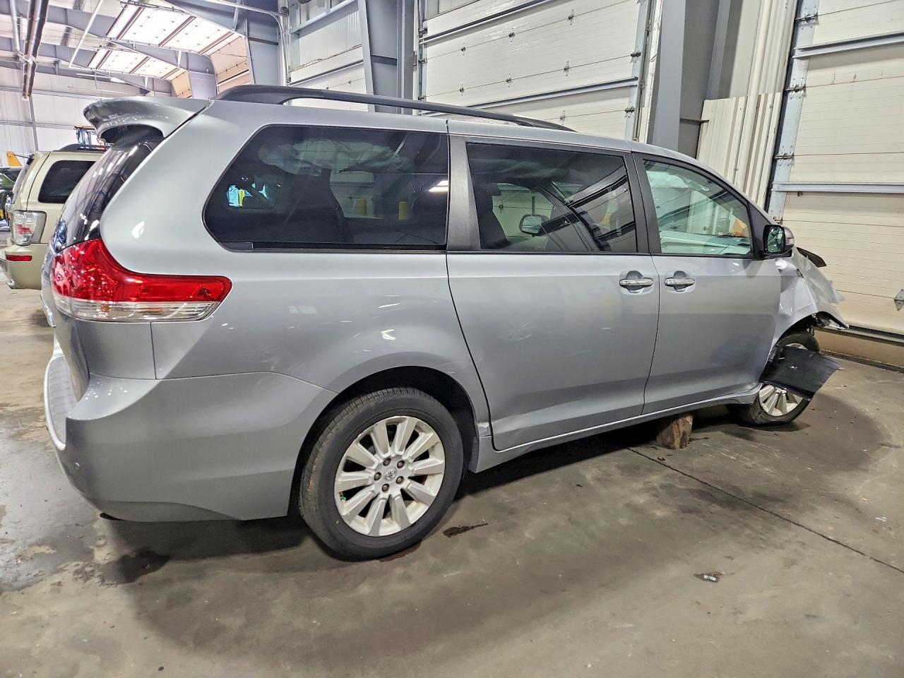 2013 Toyota Sienna Limited 7-Passenger - zdjęcie 3