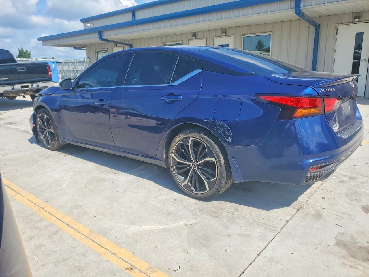 2023 Nissan Altima Sr - zdjęcie 2