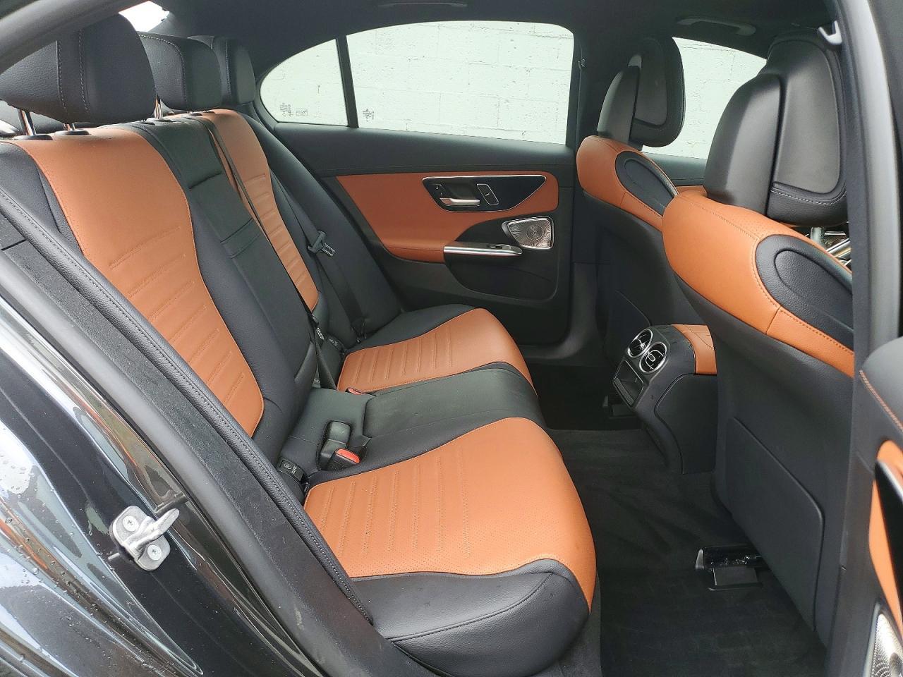 2025 Mercedes-Benz C 300 4Matic - zdjęcie 10