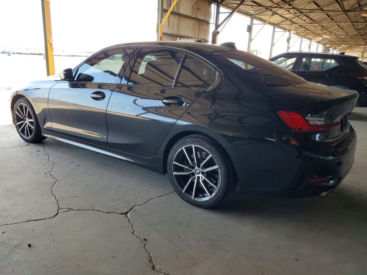 2019 BMW 330I - zdjęcie 2