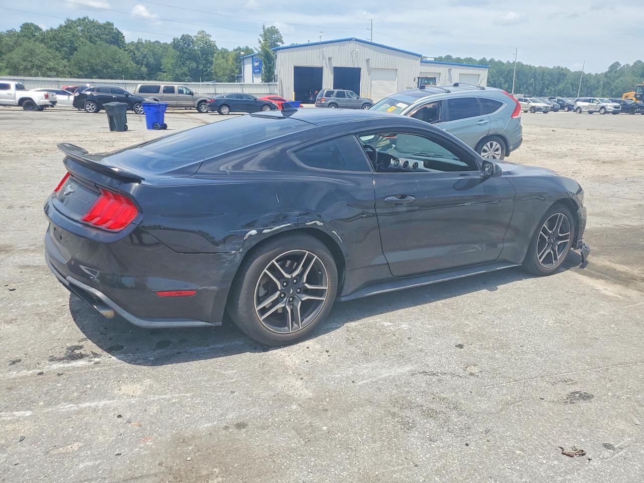 2020 Ford Mustang - zdjęcie 3