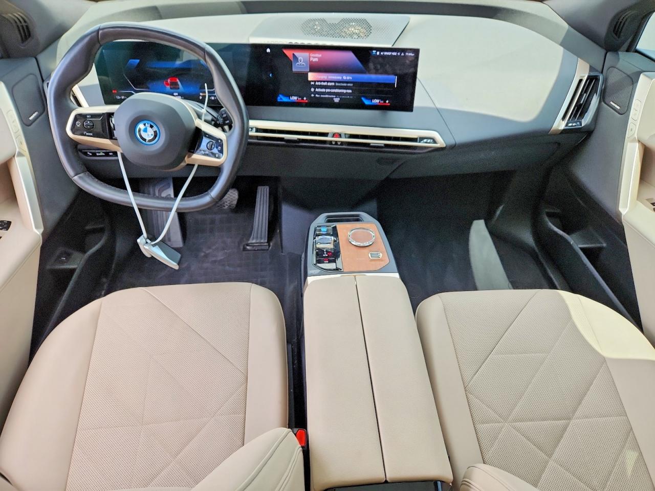2022 BMW Ix xDrive50 - zdjęcie 8