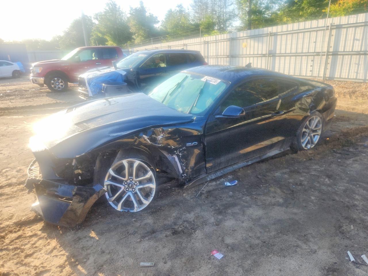 2020 Ford Mustang Gt - zdjęcie główne