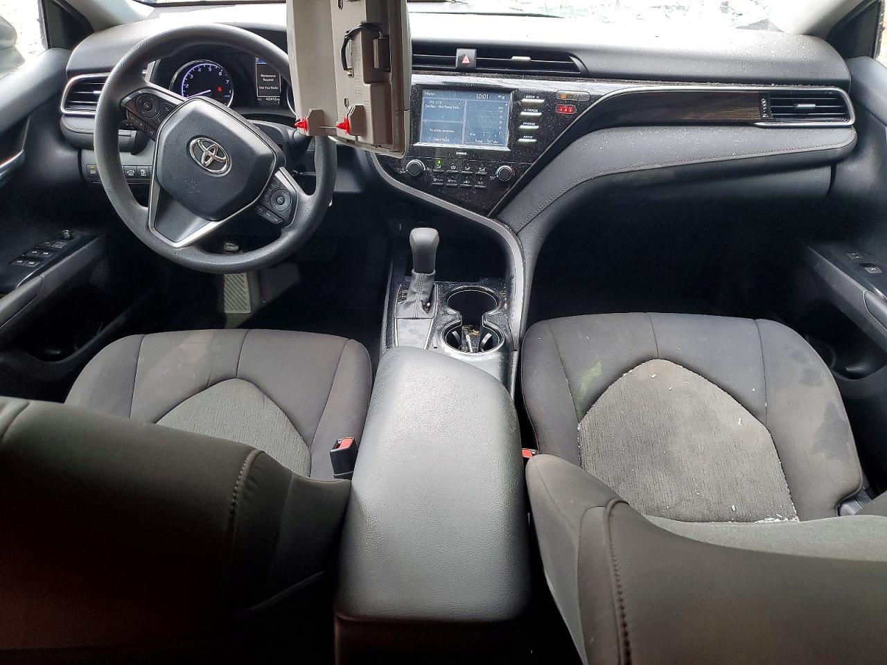2020 Toyota Camry Le - zdjęcie 8