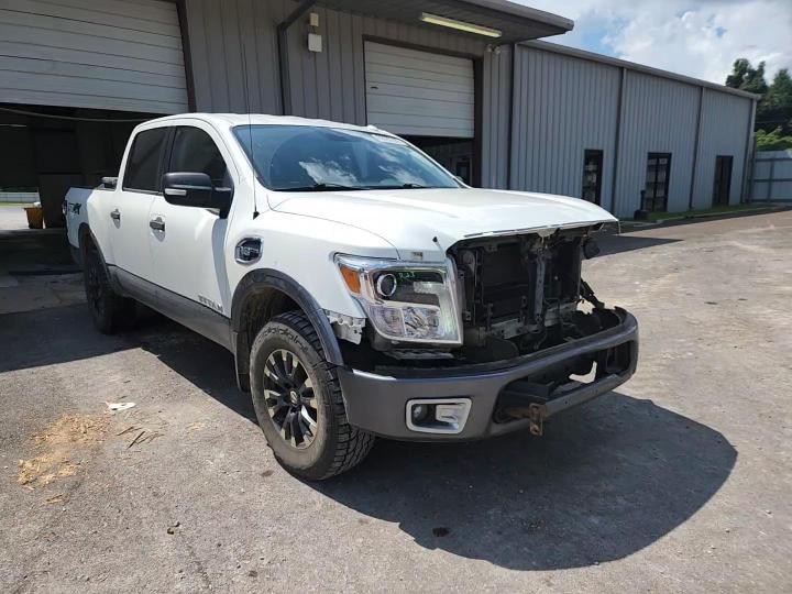 2017 Nissan Titan Pro-4X - zdjęcie 14