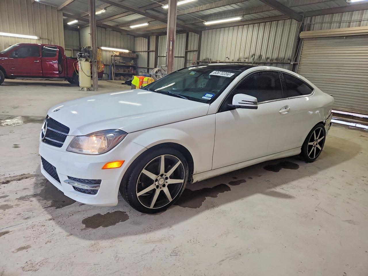 2015 Mercedes-Benz C 250 - zdjęcie główne