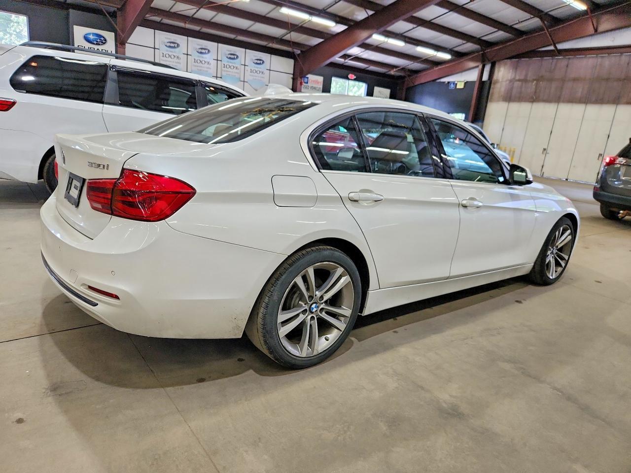 2017 BMW 330 I - zdjęcie 3