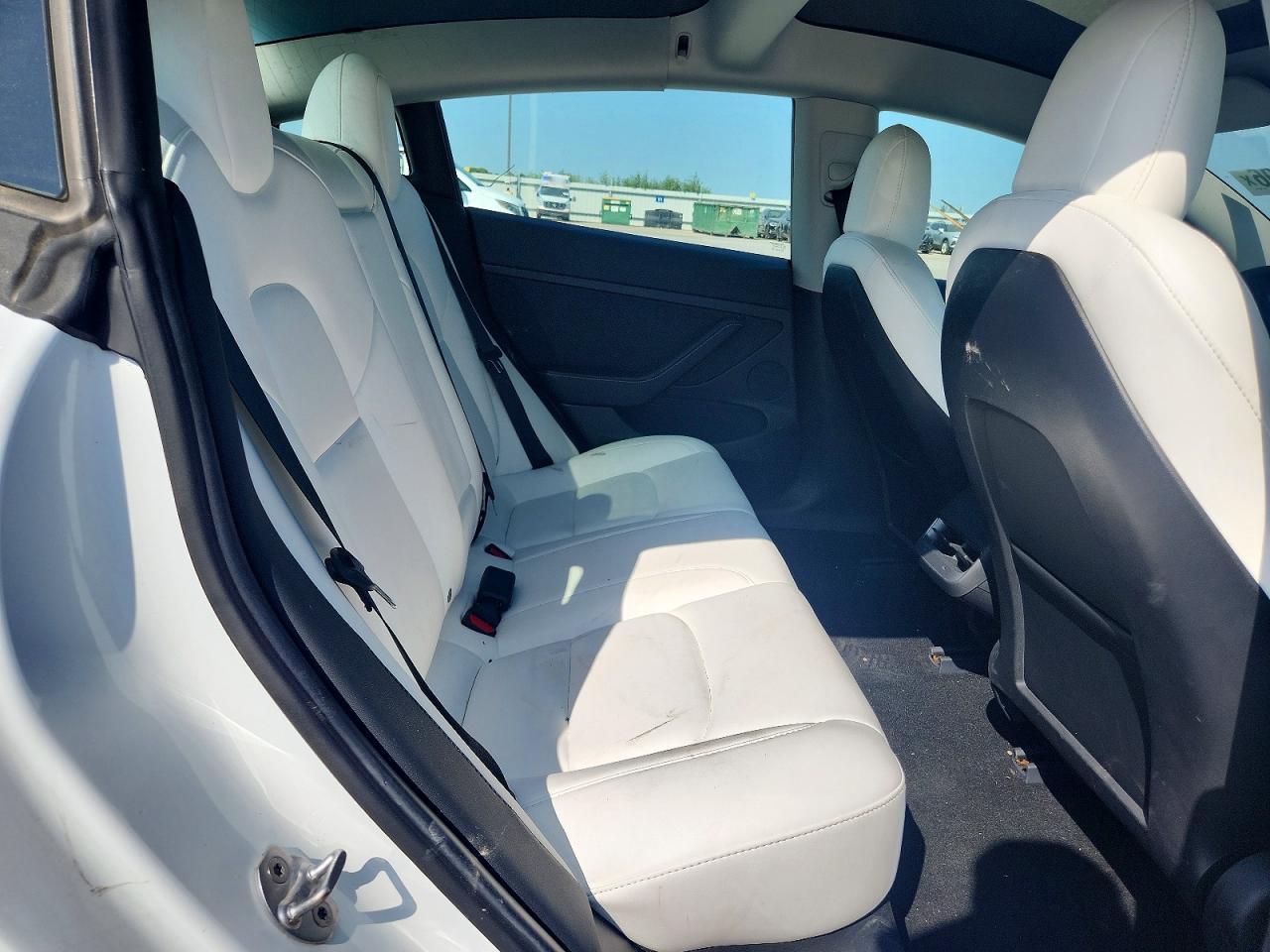 2021 Tesla Model 3 - zdjęcie 10