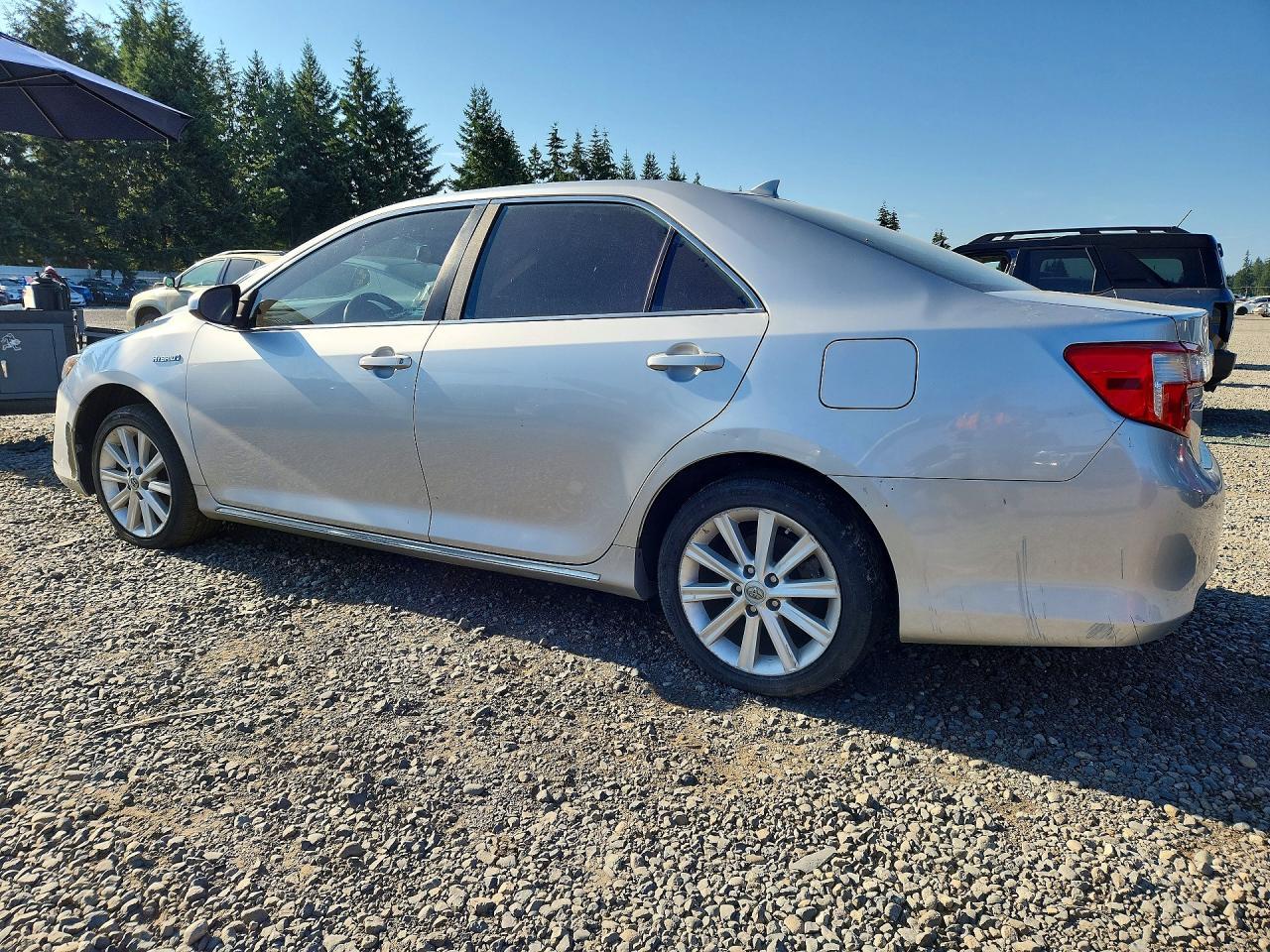 2014 Toyota Camry Hybrid Xle - zdjęcie 2