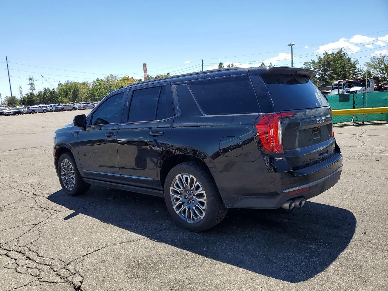 2023 GMC Yukon Denali Ultimate - zdjęcie 2