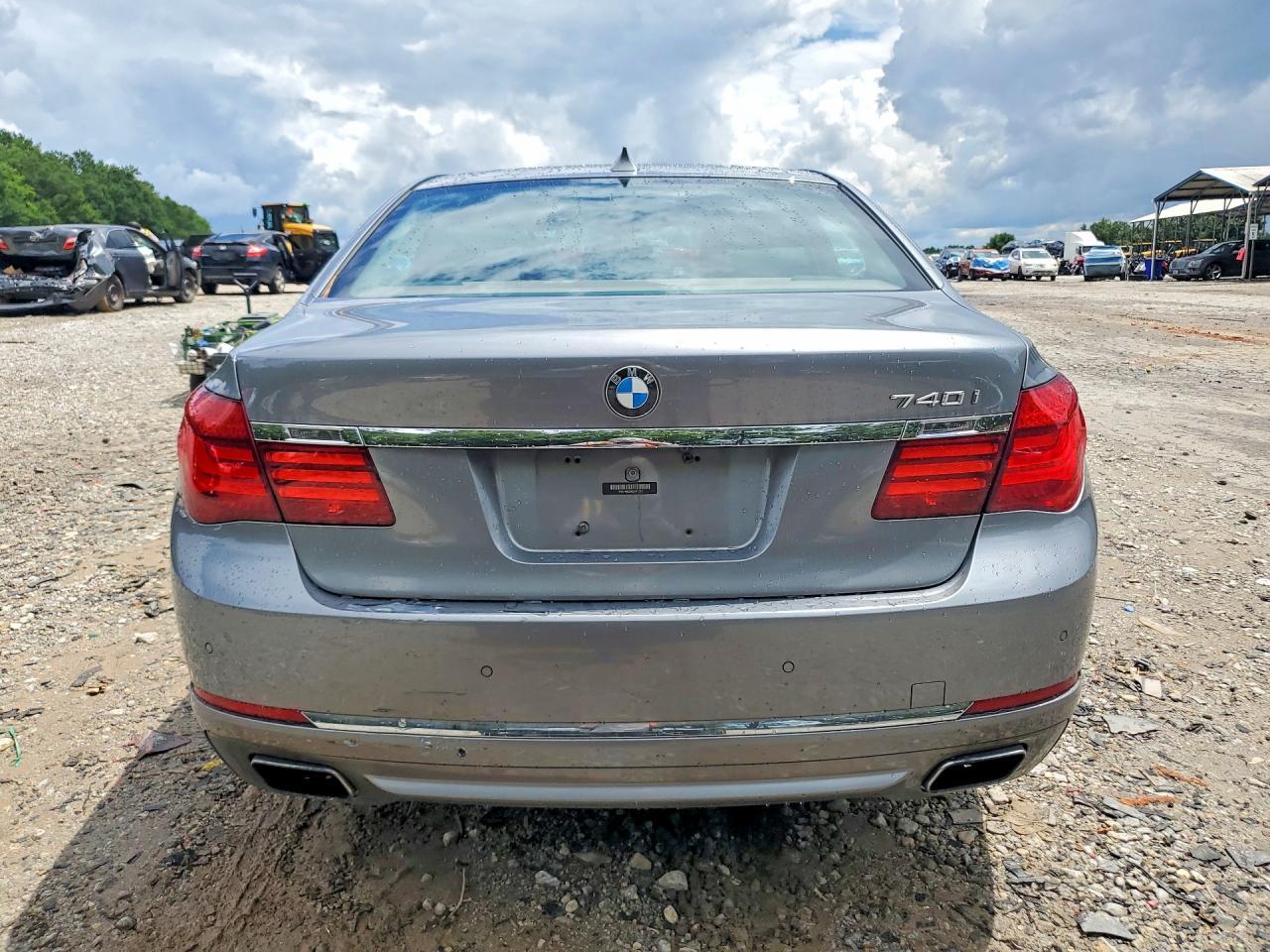 2013 BMW 740 I - zdjęcie 6
