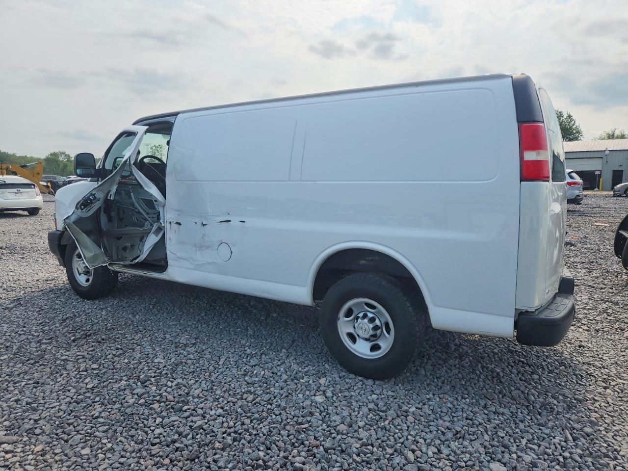 2019 Chevrolet Express G2500 - zdjęcie 2