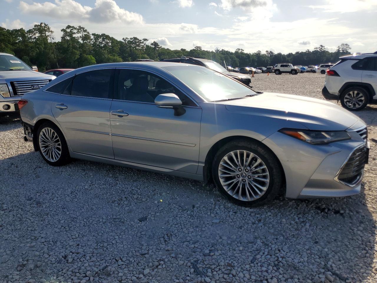 2020 Toyota Avalon Limited - zdjęcie 4