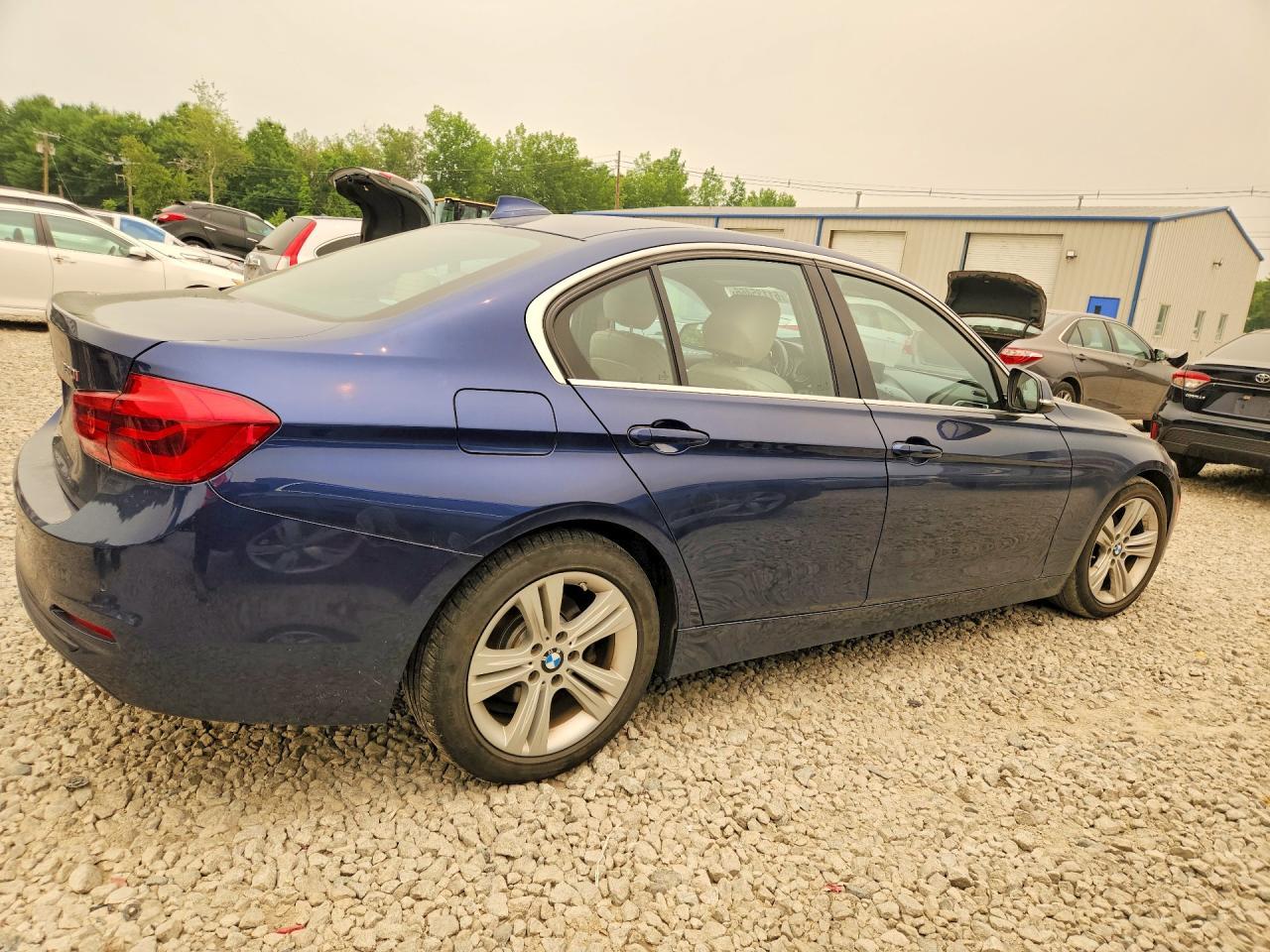 2017 BMW Seria 3 330i - zdjęcie 3