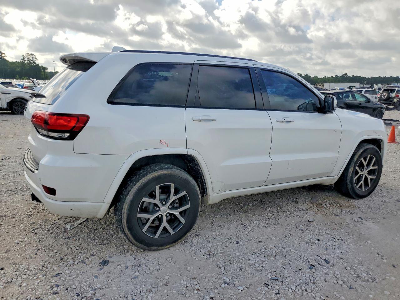 2018 Jeep Grand Cherokee Laredo - zdjęcie 3