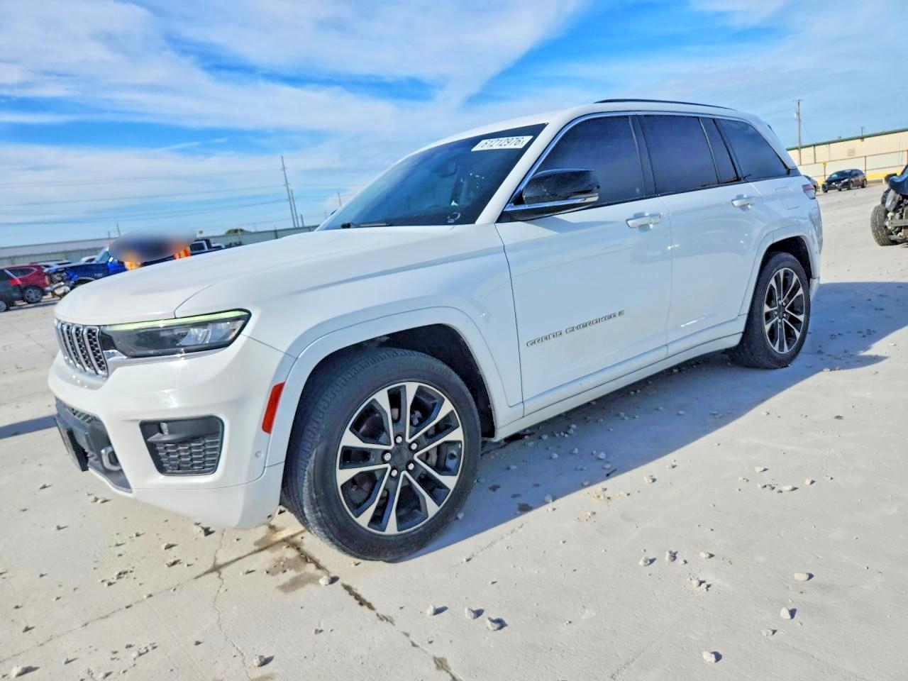 2023 Jeep Grand Cherokee Overland - zdjęcie główne