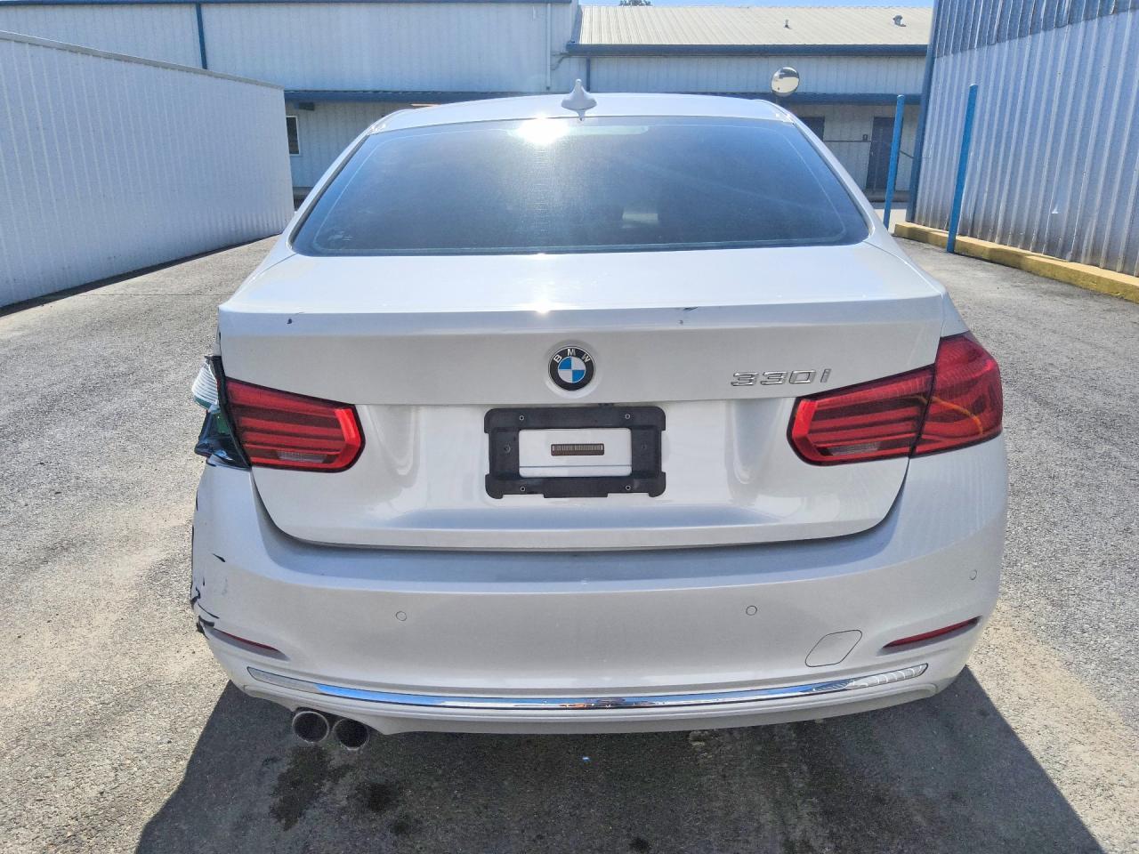 2017 BMW 330 I - zdjęcie 6