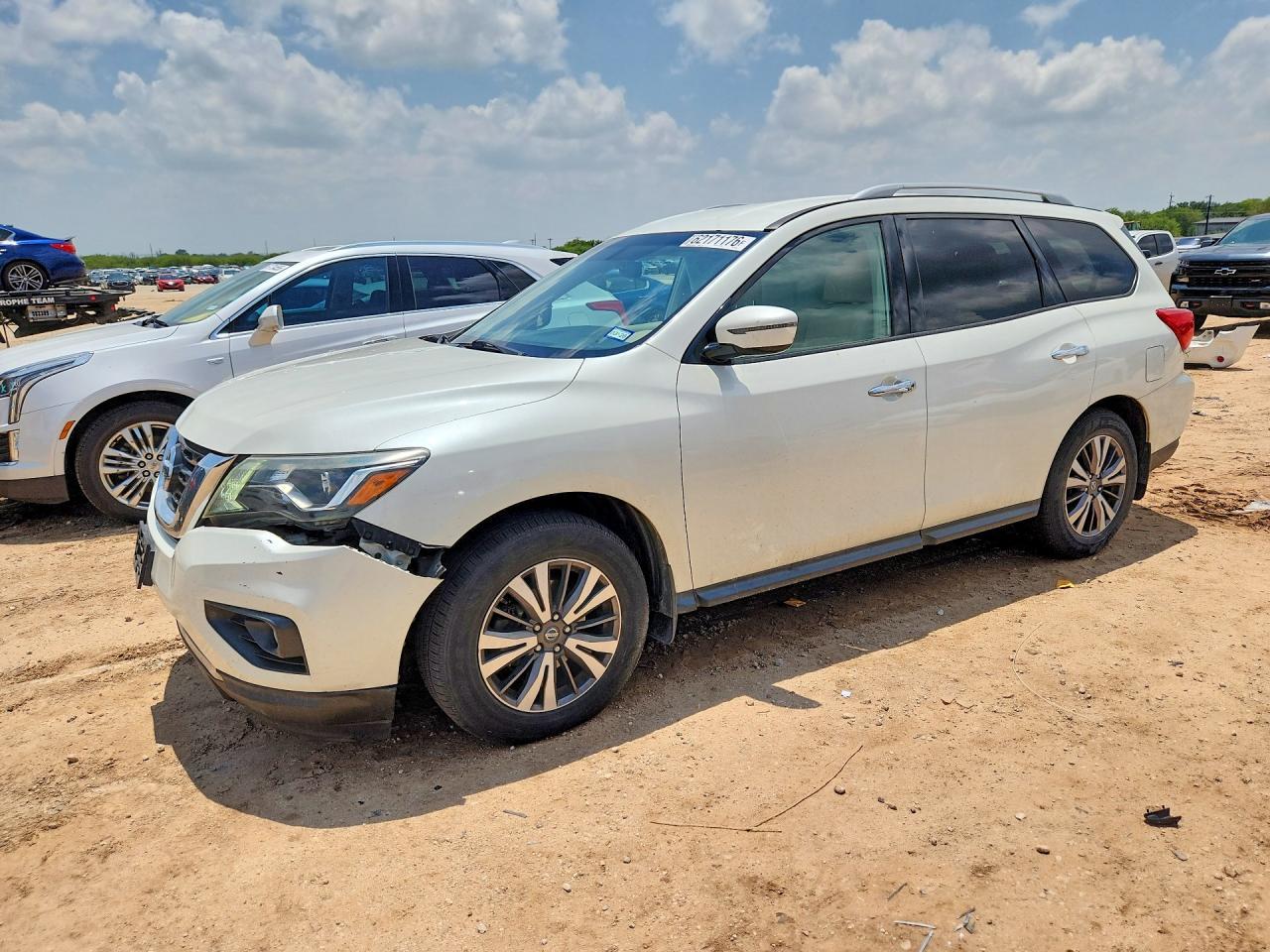 2017 Nissan Pathfinder Sv - zdjęcie główne