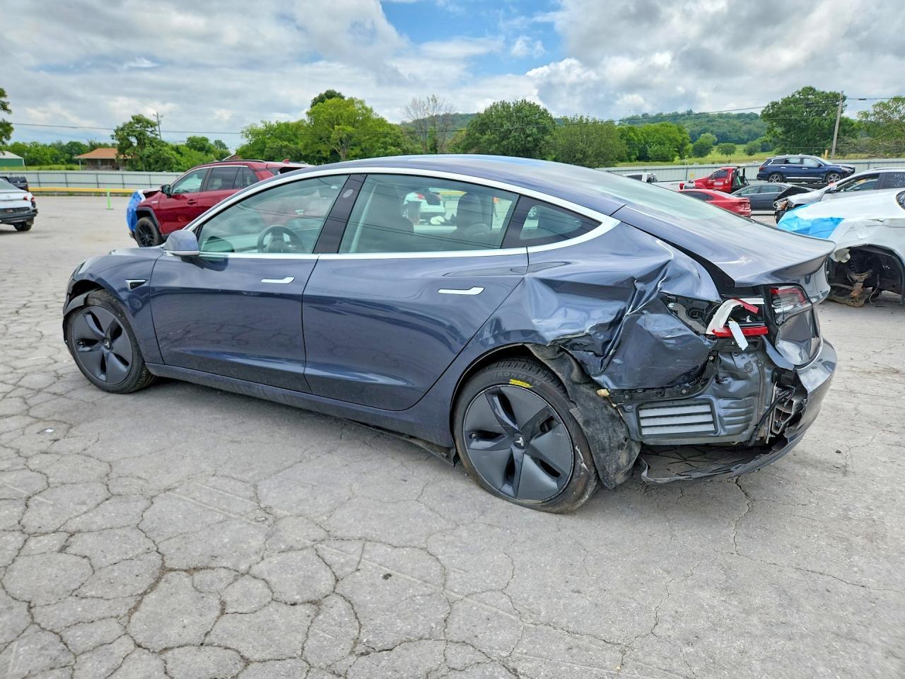 2020 Tesla Model 3 - zdjęcie 2