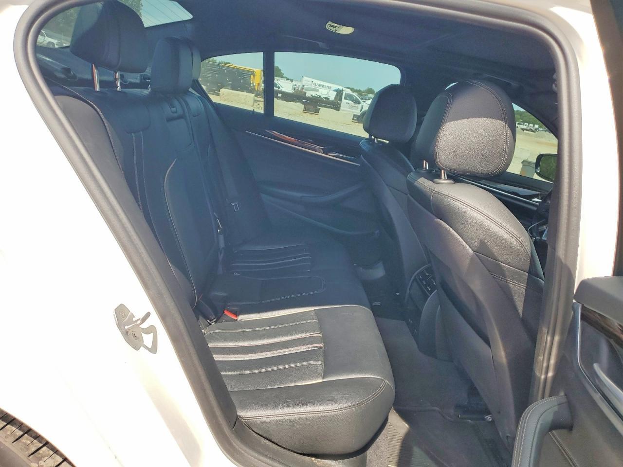 2018 BMW Seria 5 540i - zdjęcie 10