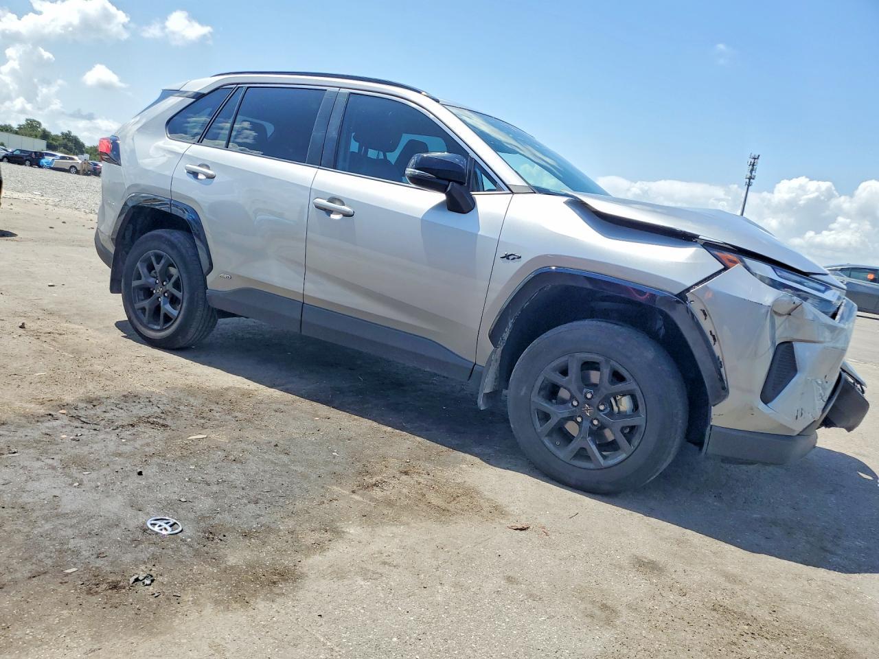 2024 Toyota Rav4 Hybrid Xle - zdjęcie 4