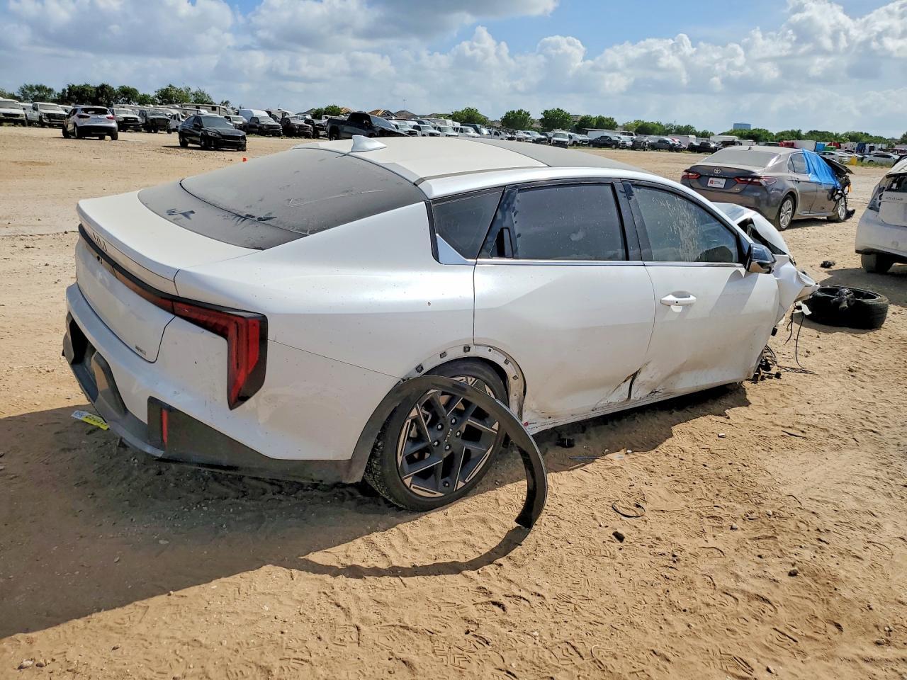 2025 Kia K4 Gt Line - zdjęcie 3