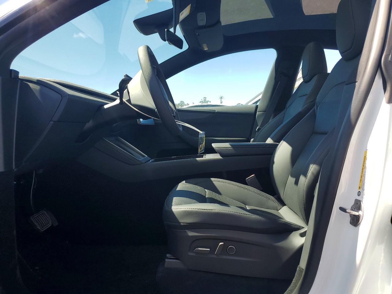 2026 Tesla Model Y - zdjęcie 7