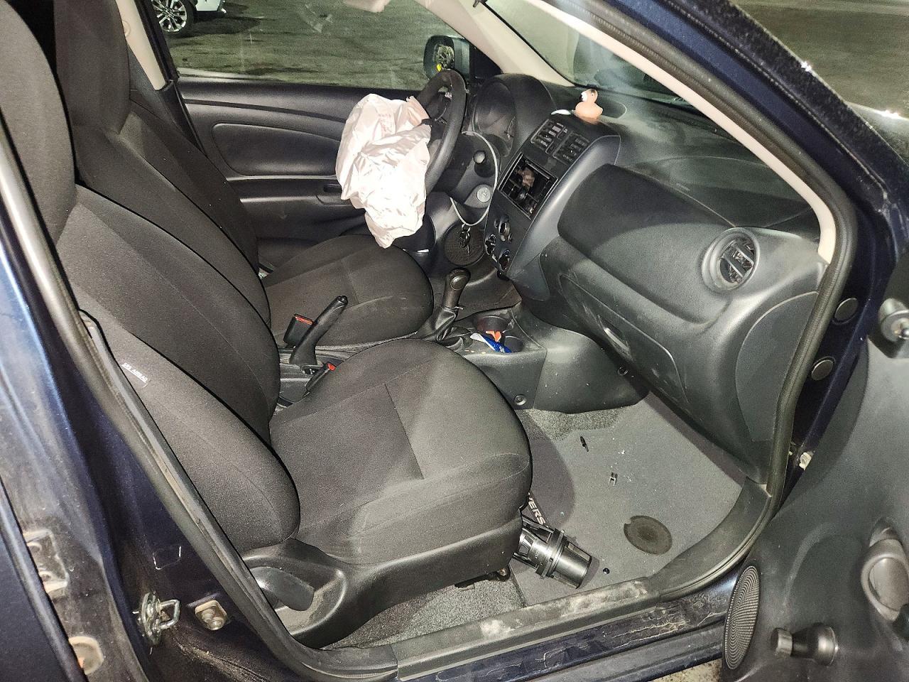 2015 Nissan Versa 1.6 S - zdjęcie 13