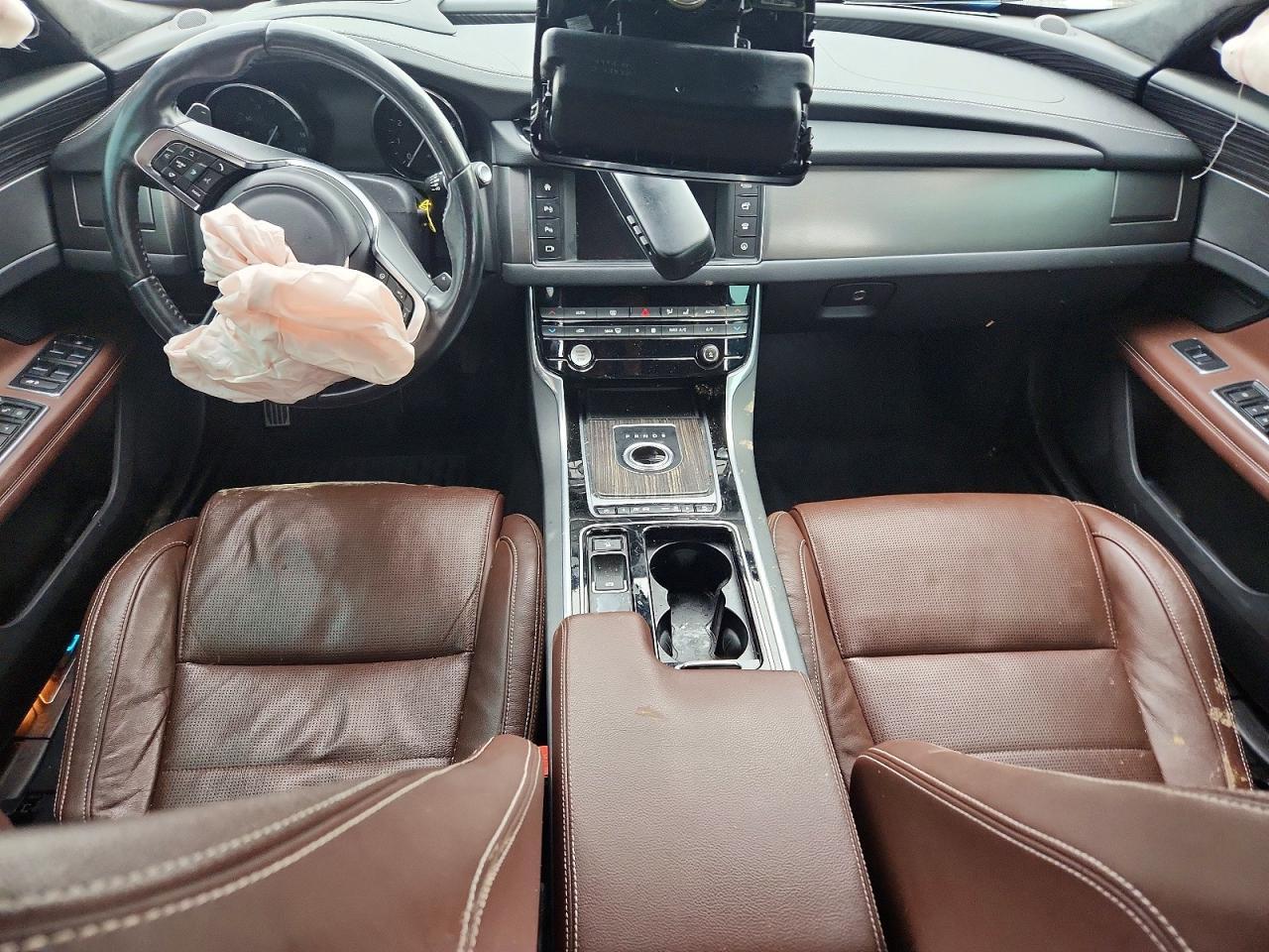 2016 Jaguar Xf S - zdjęcie 8