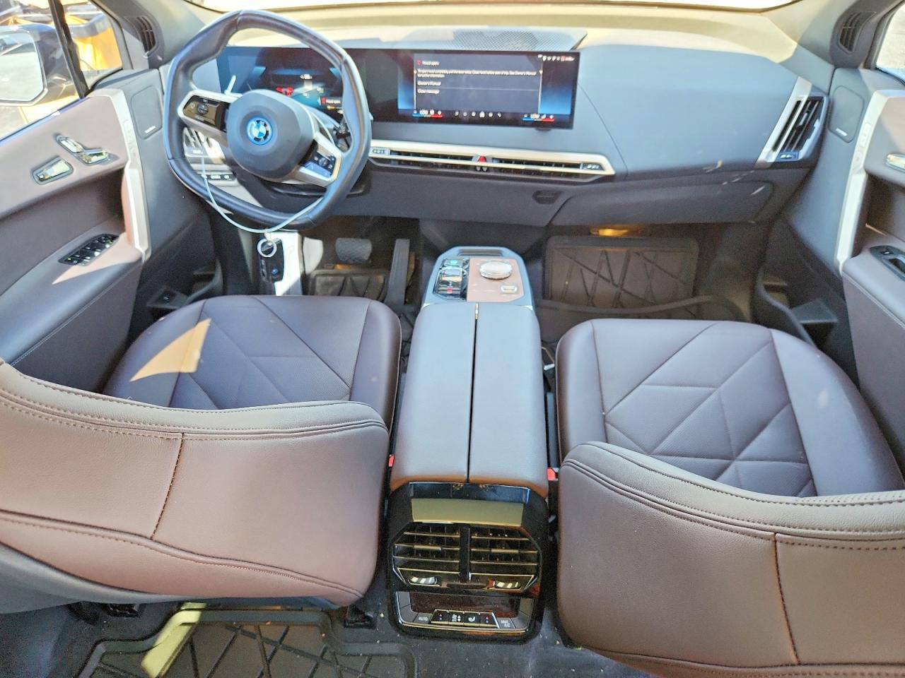 2024 BMW Ix xDrive50 - zdjęcie 8
