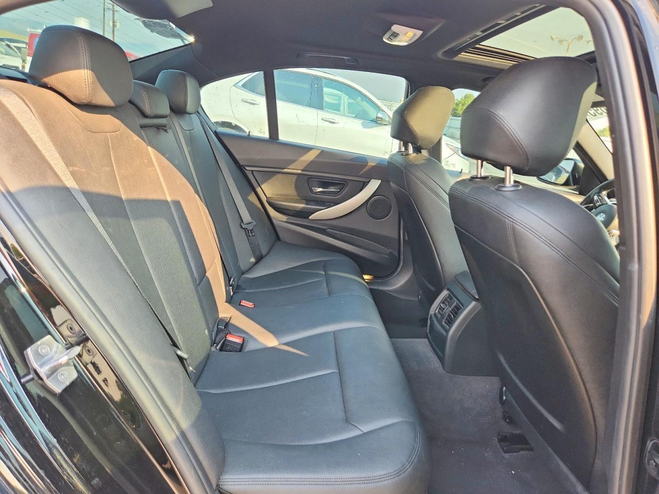 2017 BMW Seria 3 320i - zdjęcie 10
