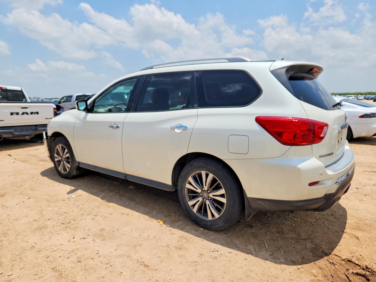 2017 Nissan Pathfinder Sv - zdjęcie 2