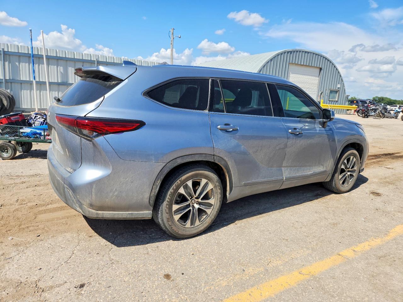 2021 Toyota Highlander Xle - zdjęcie 3