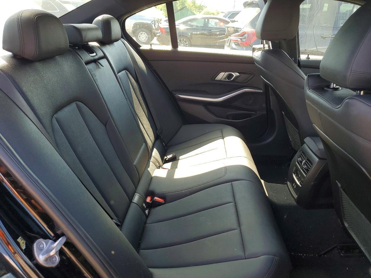 2021 BMW Seria 3 330i - zdjęcie 10