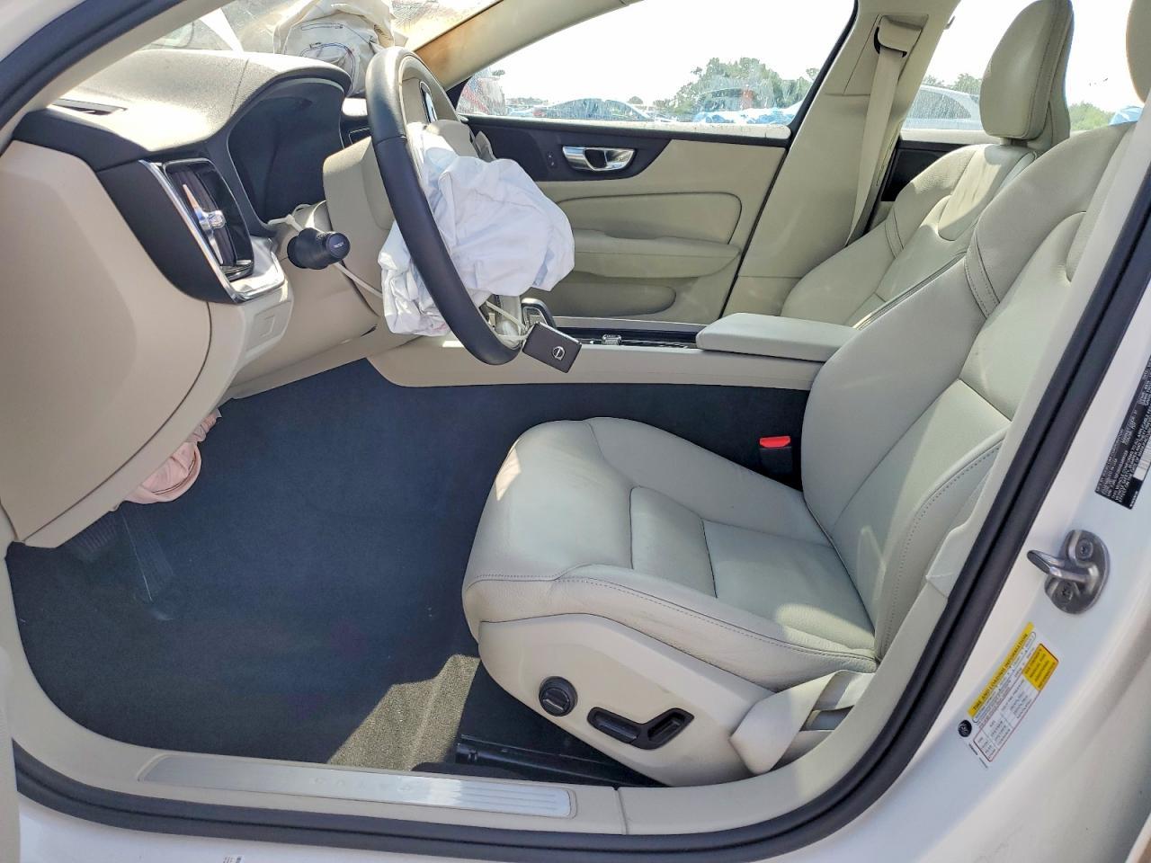 2025 Volvo S60 Core - zdjęcie 7