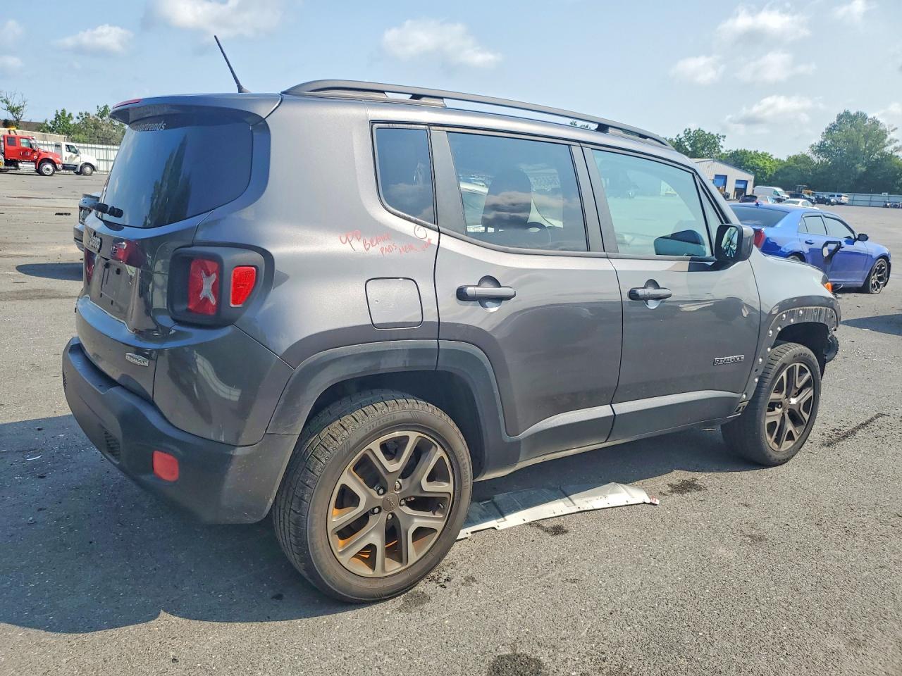 2016 Jeep Renegade Latitude - zdjęcie 3