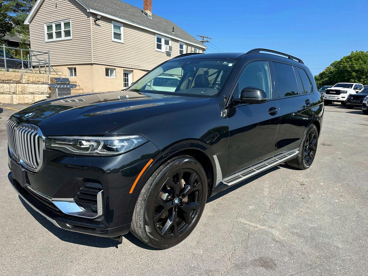 2021 BMW X7 xDrive40I - zdjęcie główne