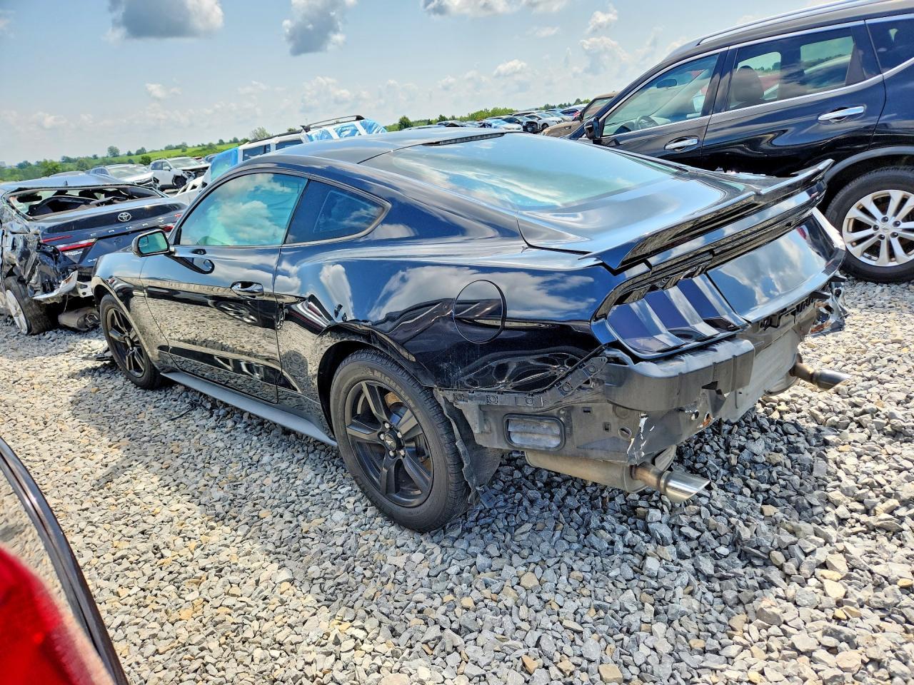 2018 Ford Mustang - zdjęcie 2