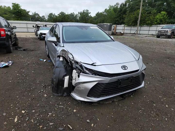 2026 Toyota Camry Le - zdjęcie 13