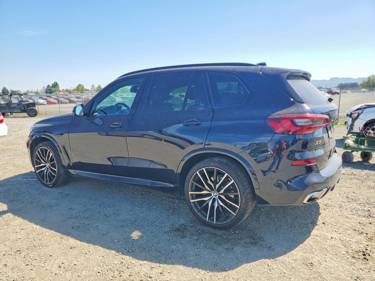2023 BMW X5 xDrive40I - zdjęcie 2