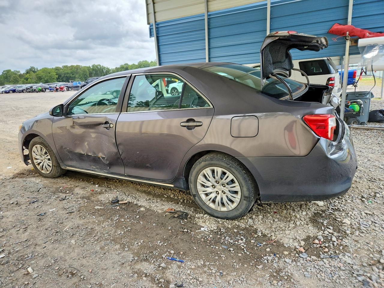 2014 Toyota Camry Le - zdjęcie 2